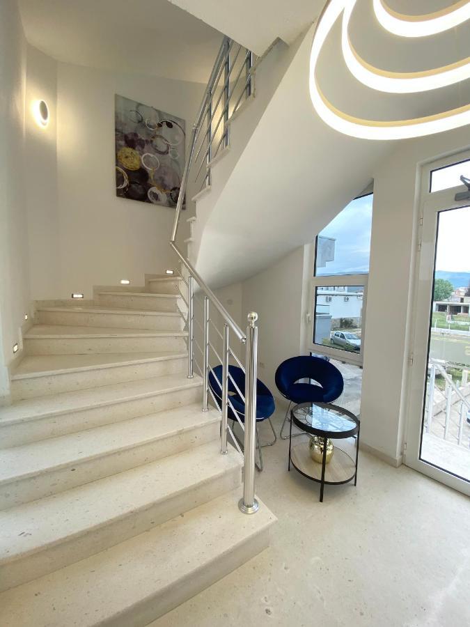 Apartmens Xhenis Lux Улцинь Экстерьер фото