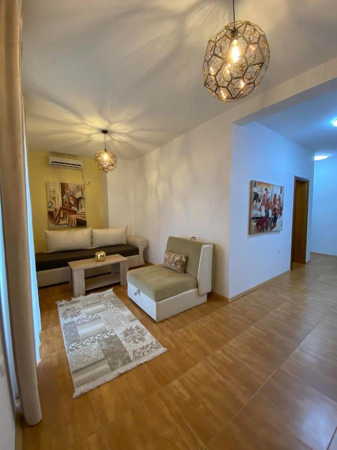 Apartmens Xhenis Lux Улцинь Экстерьер фото