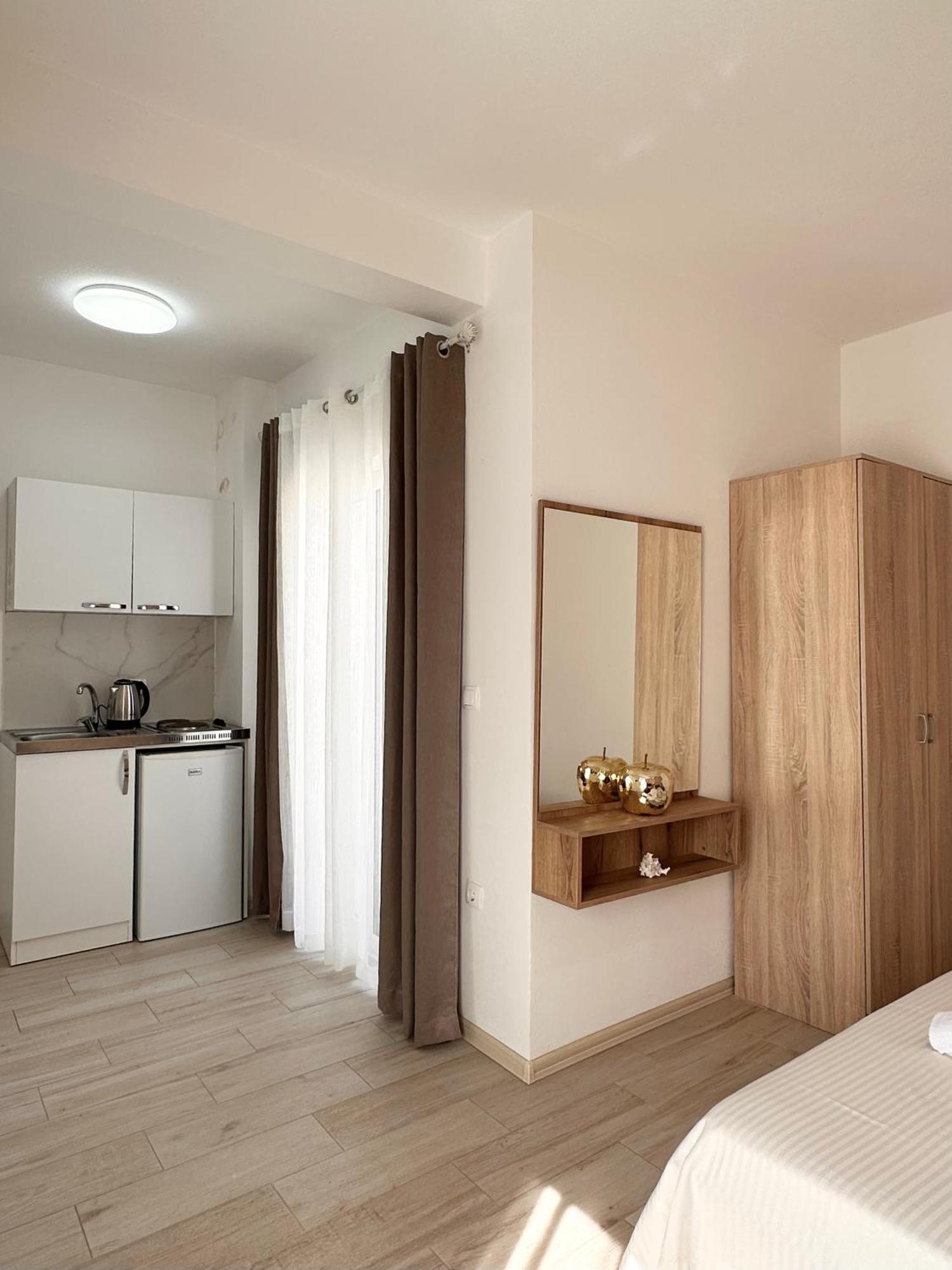 Apartmens Xhenis Lux Улцинь Экстерьер фото