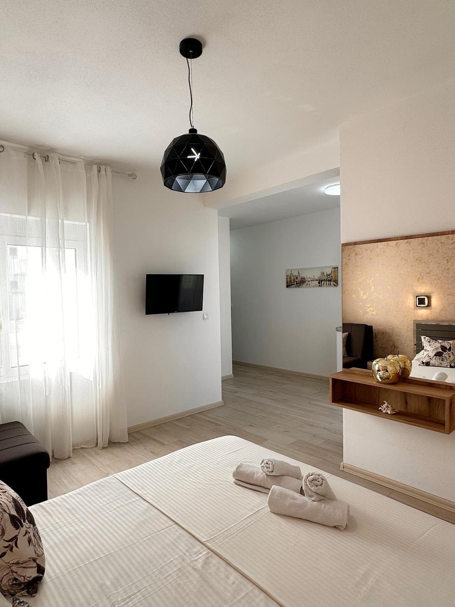 Apartmens Xhenis Lux Улцинь Экстерьер фото