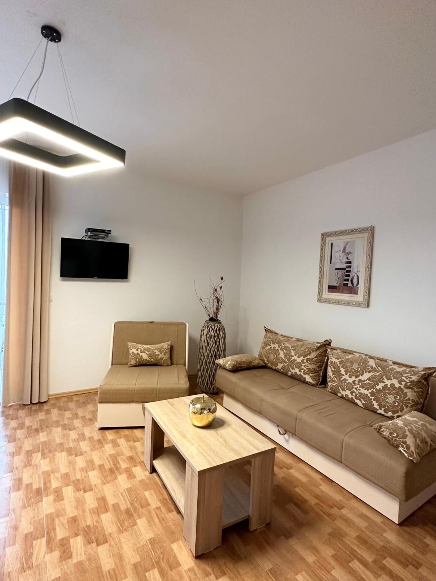 Apartmens Xhenis Lux Улцинь Экстерьер фото