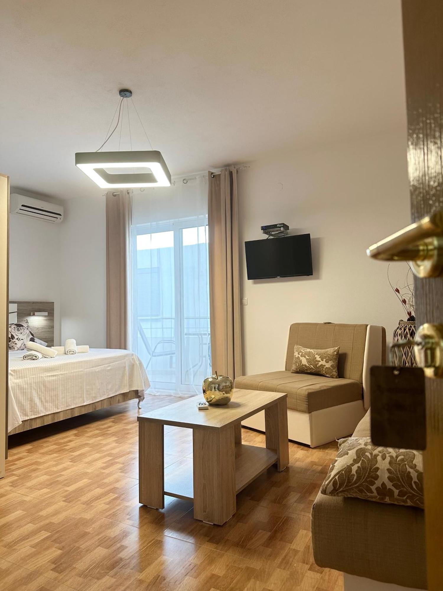 Apartmens Xhenis Lux Улцинь Экстерьер фото