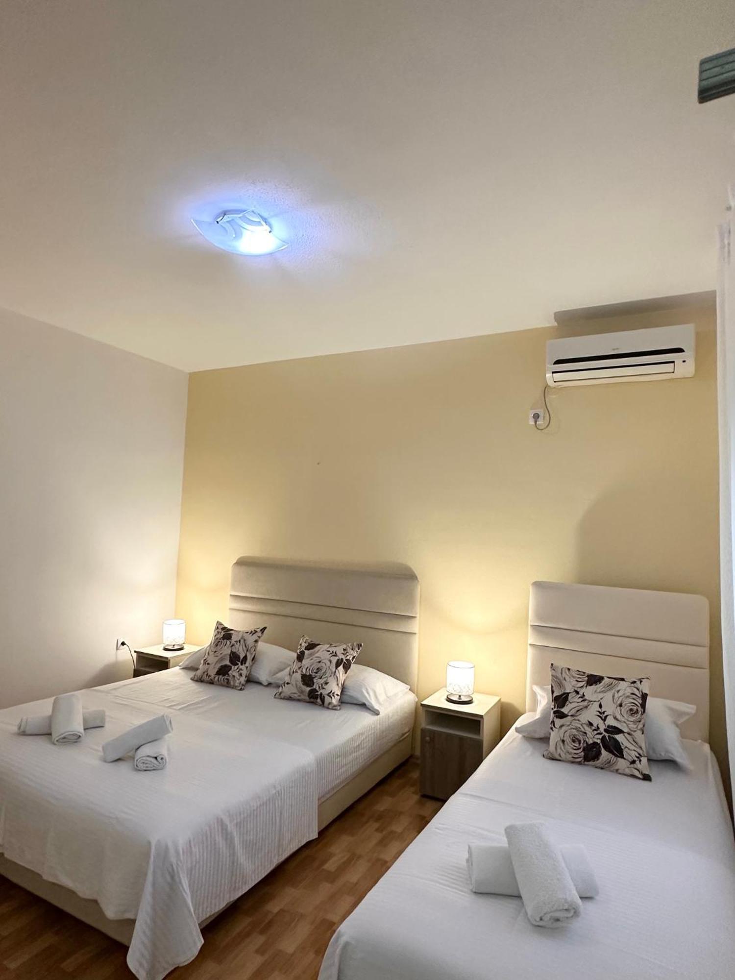 Apartmens Xhenis Lux Улцинь Экстерьер фото