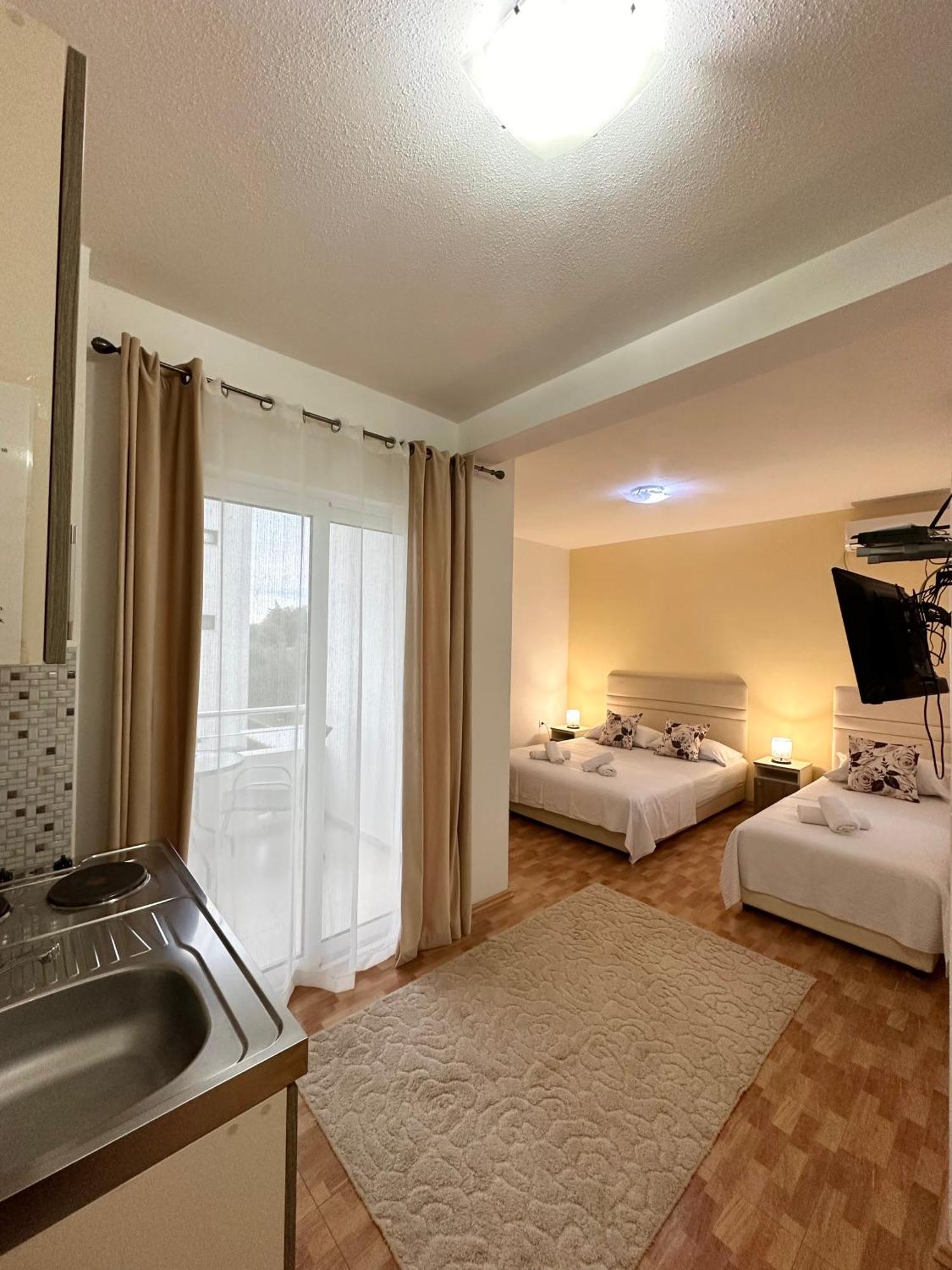 Apartmens Xhenis Lux Улцинь Экстерьер фото