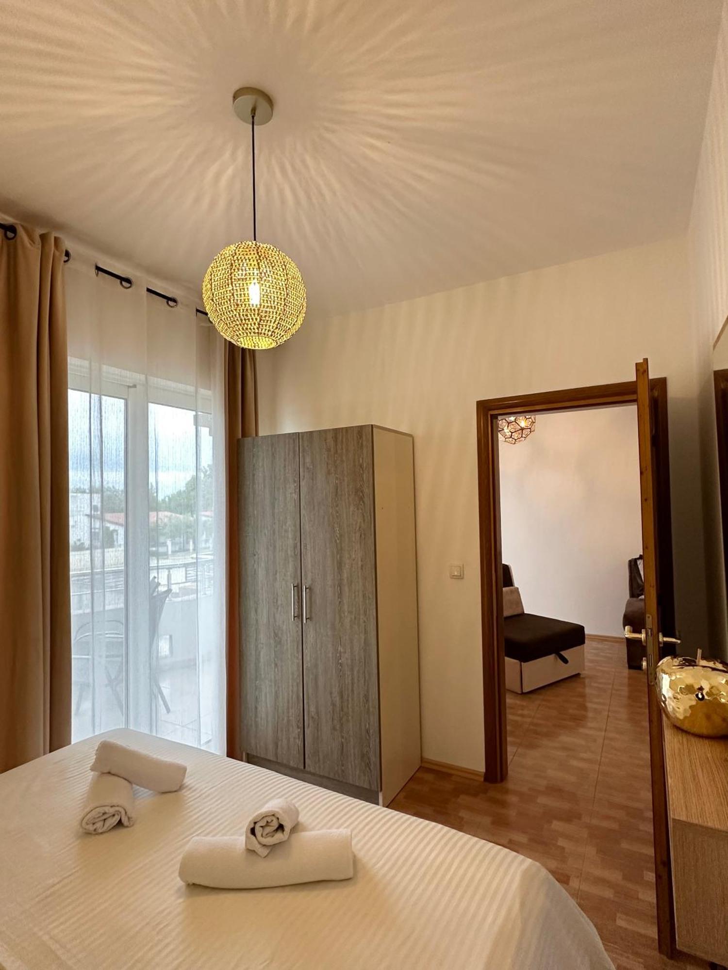 Apartmens Xhenis Lux Улцинь Экстерьер фото