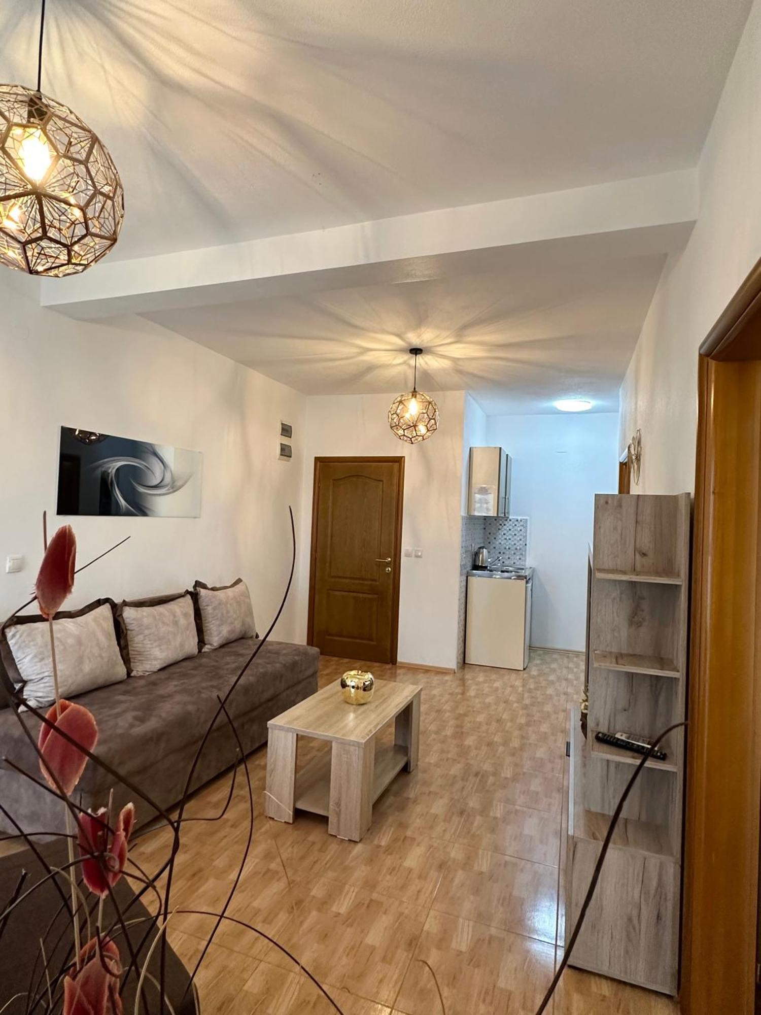 Apartmens Xhenis Lux Улцинь Экстерьер фото
