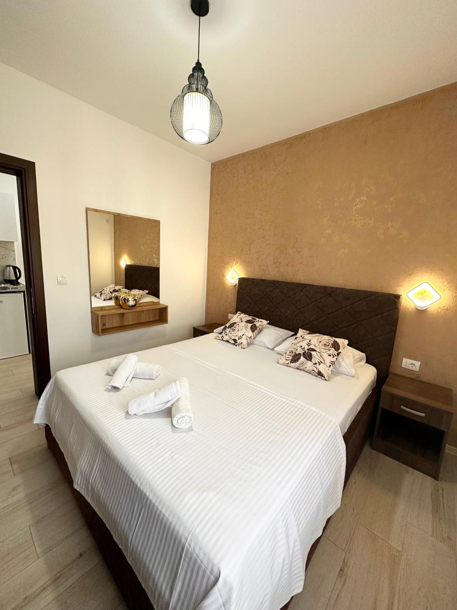 Apartmens Xhenis Lux Улцинь Экстерьер фото