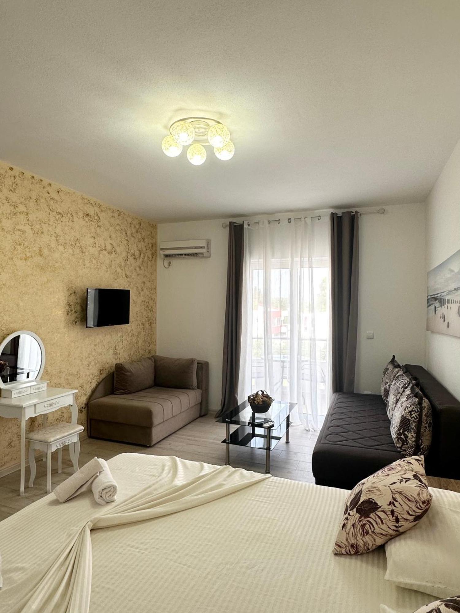 Apartmens Xhenis Lux Улцинь Экстерьер фото